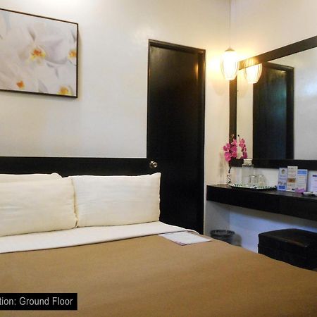 One Crescent Place Hotel Balabag  Екстер'єр фото
