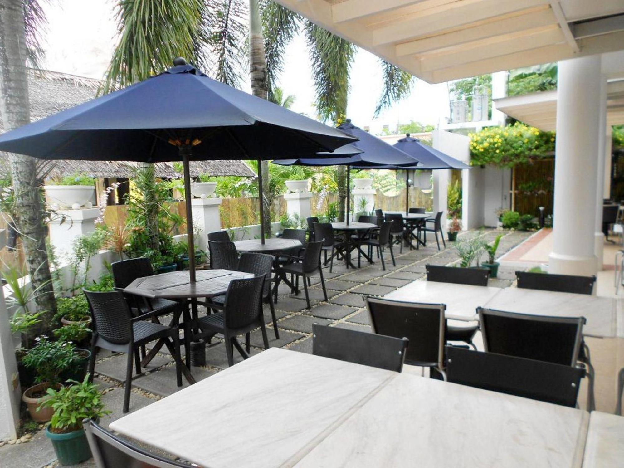 One Crescent Place Hotel Balabag  Екстер'єр фото