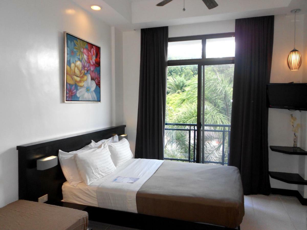One Crescent Place Hotel Balabag  Екстер'єр фото