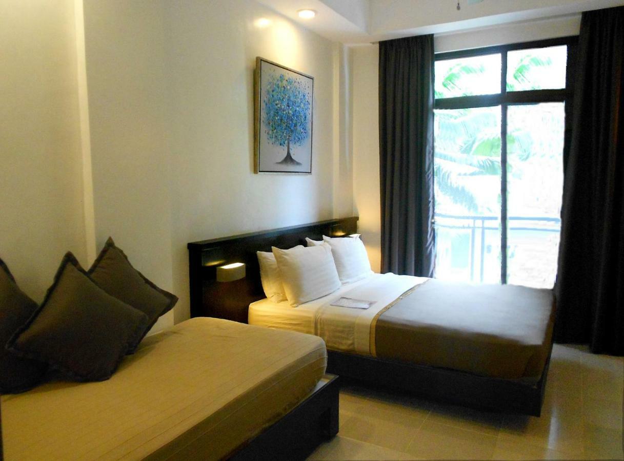 One Crescent Place Hotel Balabag  Екстер'єр фото