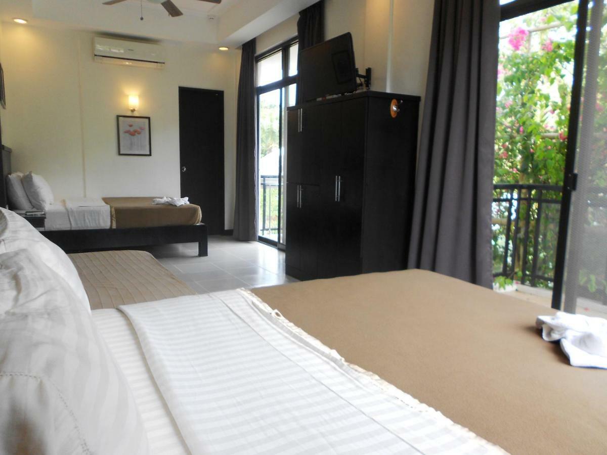 One Crescent Place Hotel Balabag  Екстер'єр фото