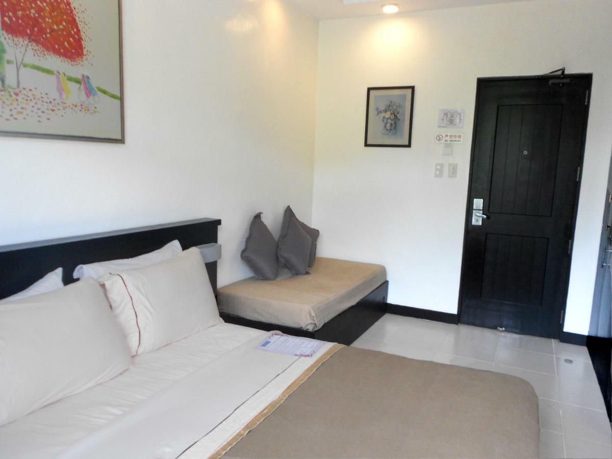 One Crescent Place Hotel Balabag  Екстер'єр фото