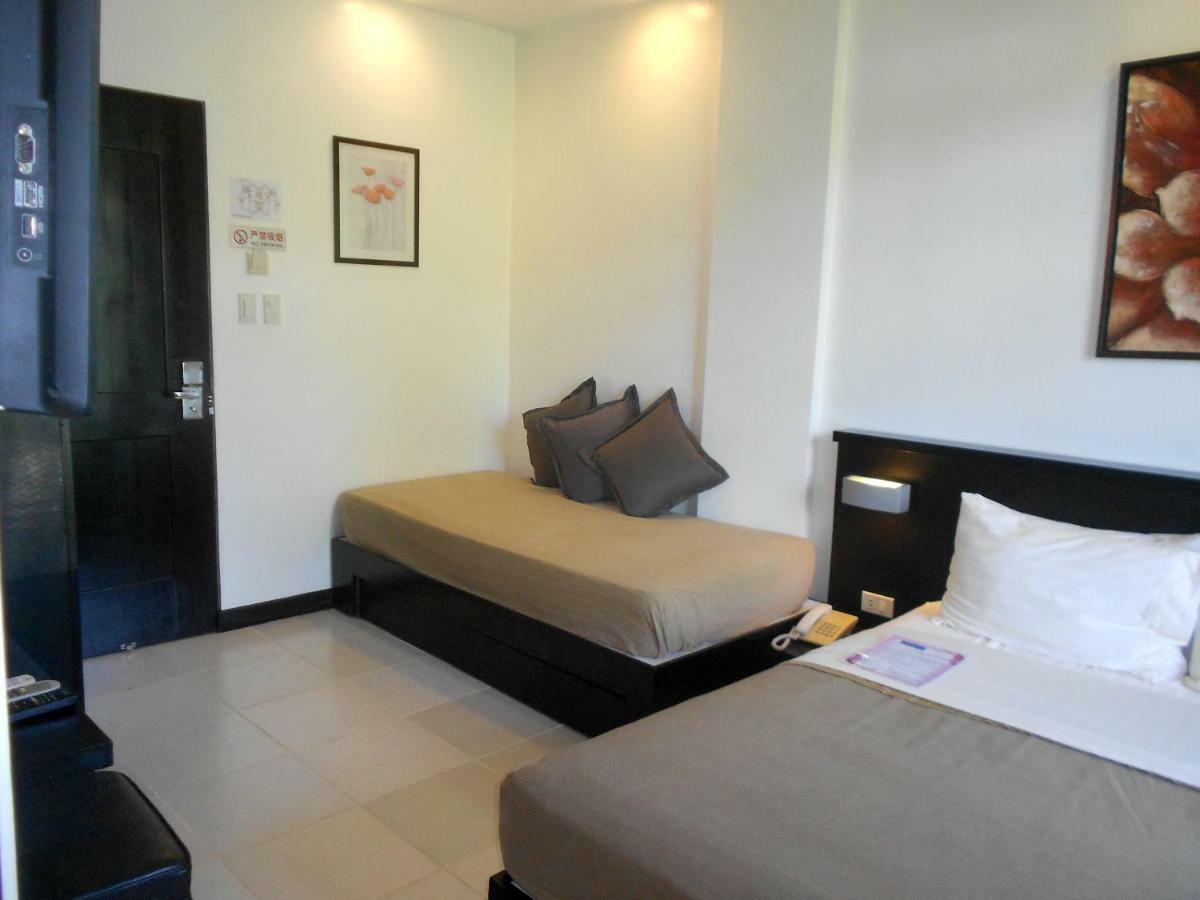 One Crescent Place Hotel Balabag  Екстер'єр фото