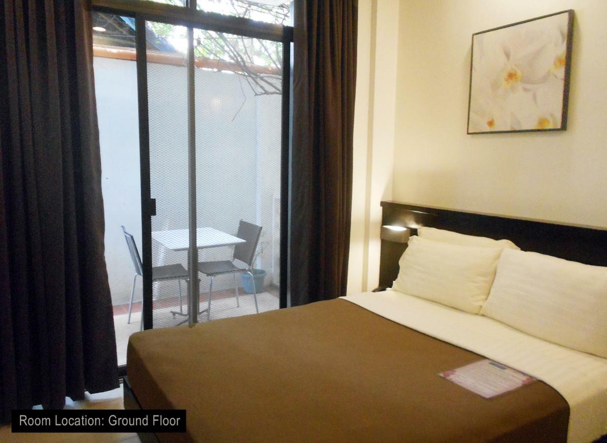One Crescent Place Hotel Balabag  Екстер'єр фото