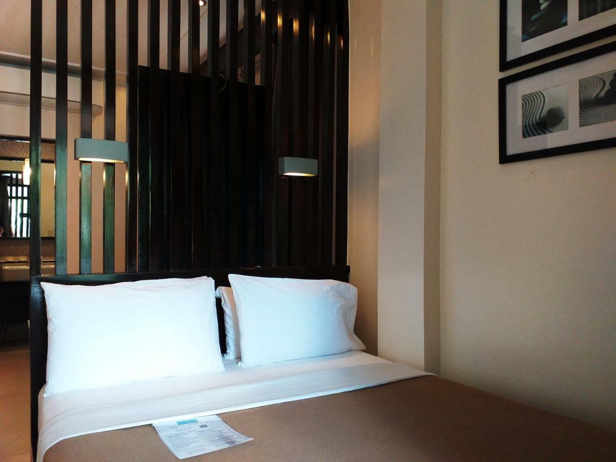 One Crescent Place Hotel Balabag  Екстер'єр фото