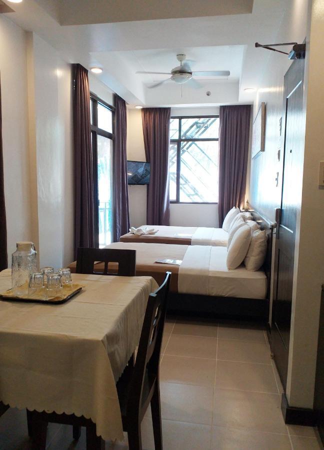 One Crescent Place Hotel Balabag  Екстер'єр фото